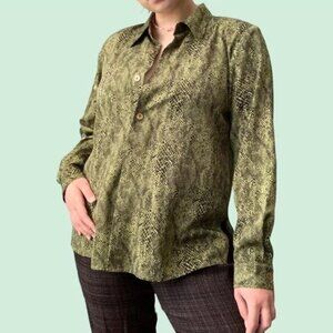 Susan Graver women plus size 3X green reptile snake print button front blouse.